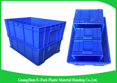 Wadah Stackable Plastik Sedang Memindahkan Penyimpanan Untuk Buah Dan Sayuran