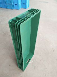 Euro Virgin Polyethylene Stacking Box 900 * 400 * 120 mm Memperkuat Di Dalam Untuk Penyimpanan Pembagi Pemuatan Yang Stabil